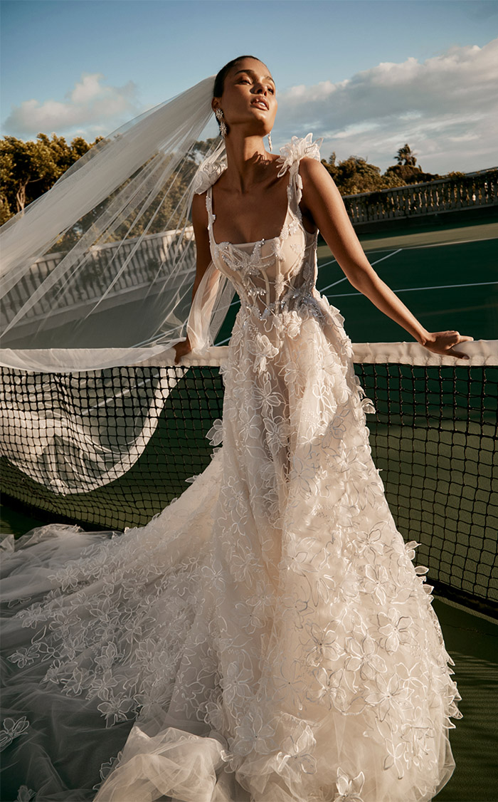 Trend chụp hình với váy cưới 🤍 Mình yêu những chiếc váy lấp lánh chỉ ... |  TikTok