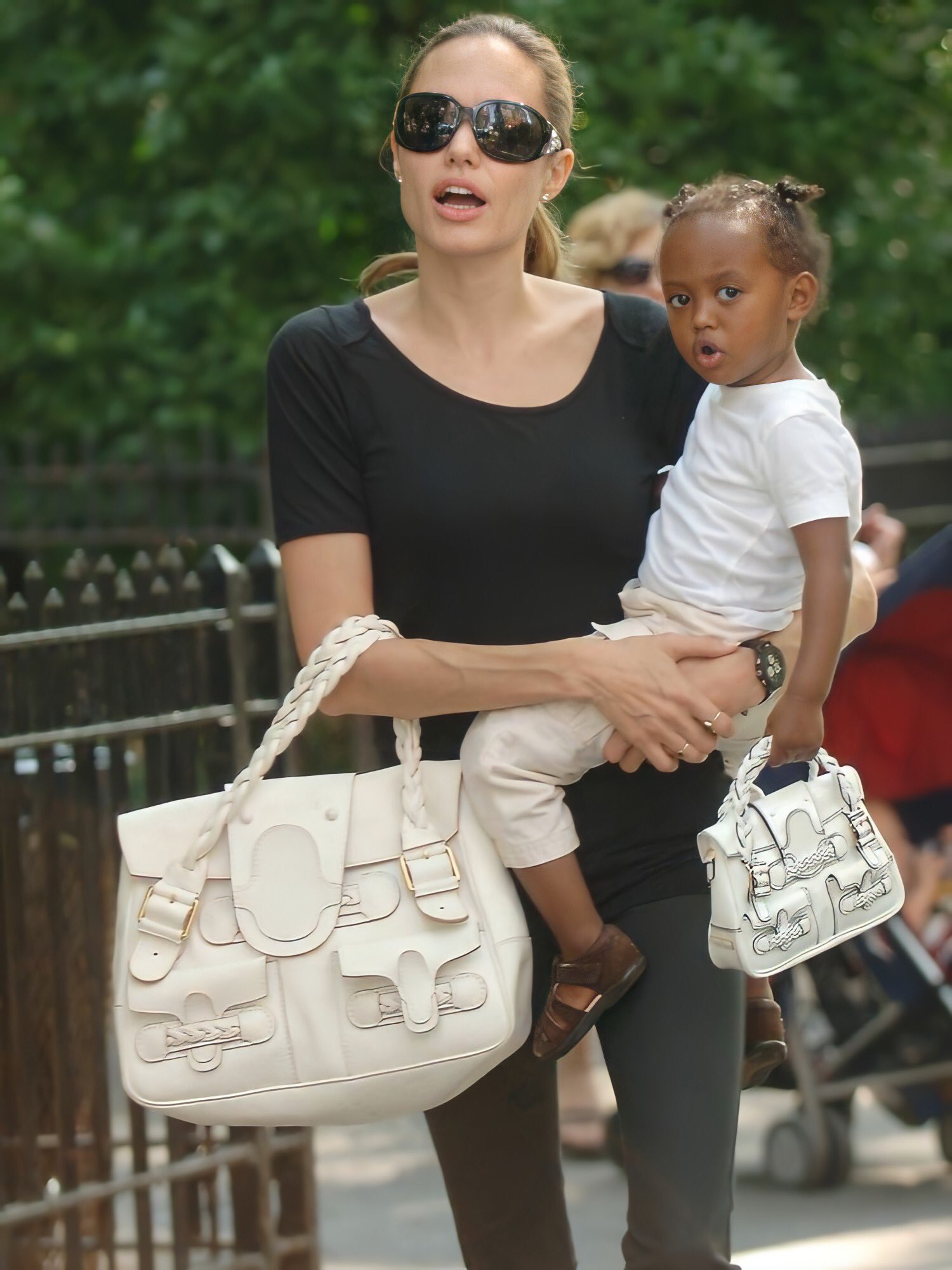 Những mẫu túi xách được Angelina Jolie yêu thích nhất