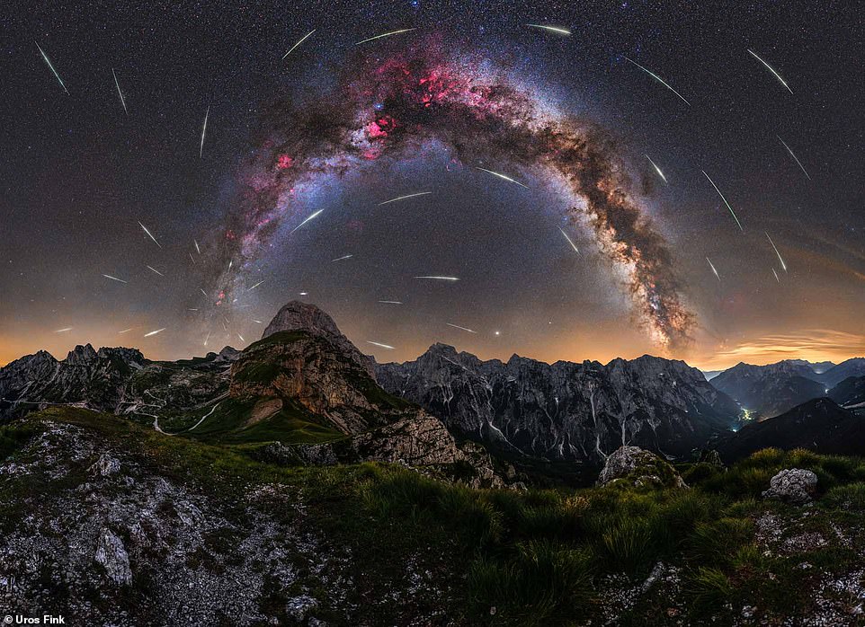 Dải ngân hà lơ lửng ngay trên cánh đồng hoa oải hương vào top giải nhiếp ảnh  thiên văn của năm.