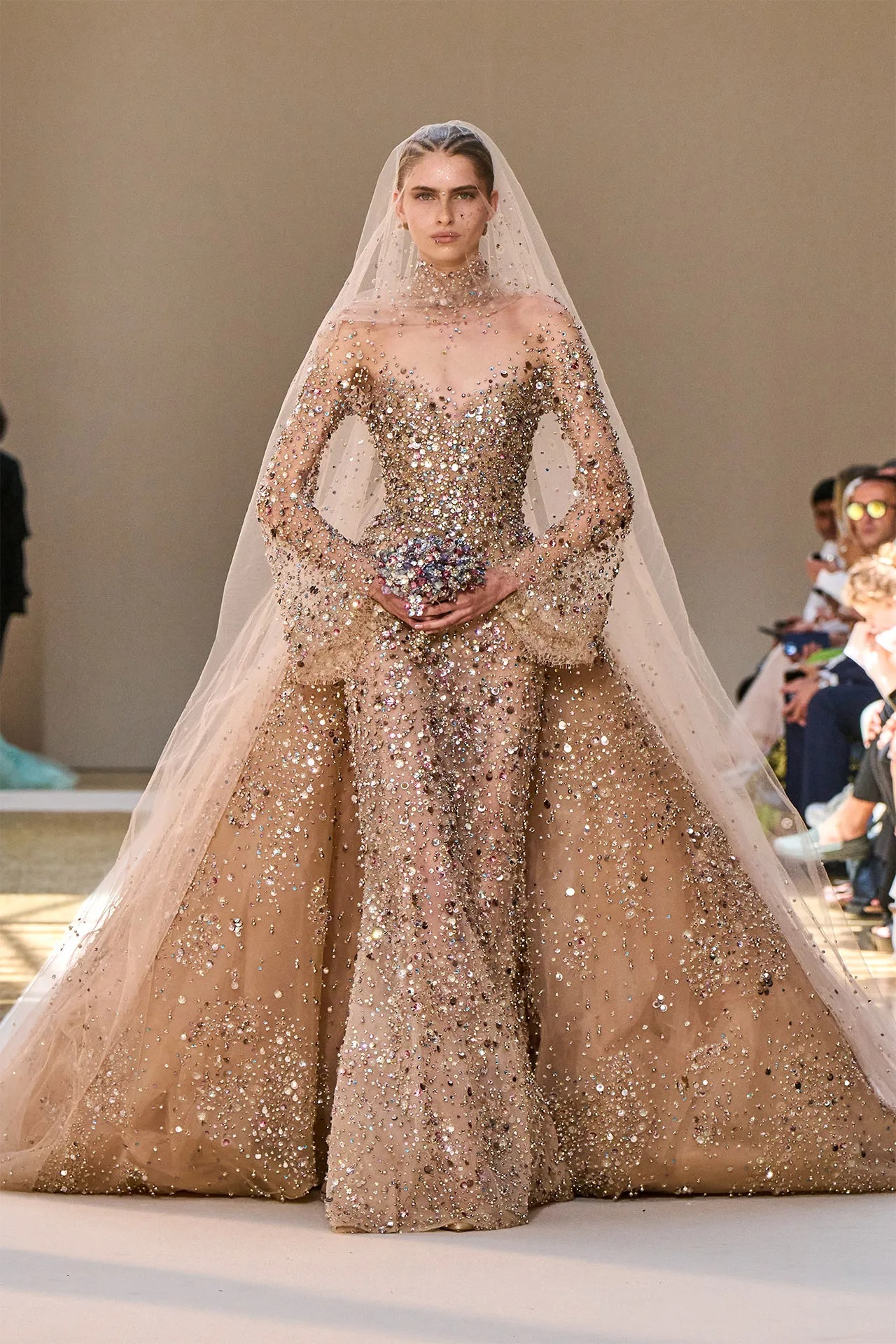Choáng ngợp với chiếc váy cưới 'đỉnh' trong BST Elie Saab Haute Couture  Xuân 2020