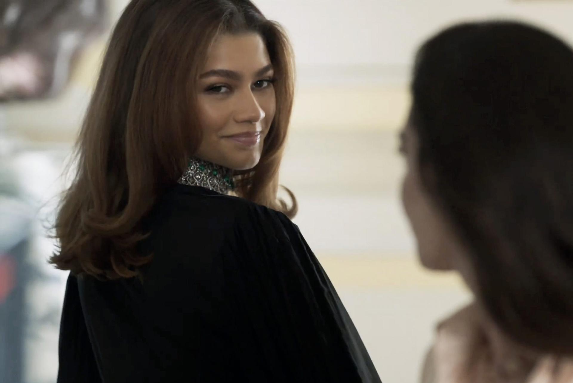 Zendaya diện thiết kế Cong Tri cùng Anne Hathaway xuất hiện trong chiến  dịch quảng bá của Bvlgary