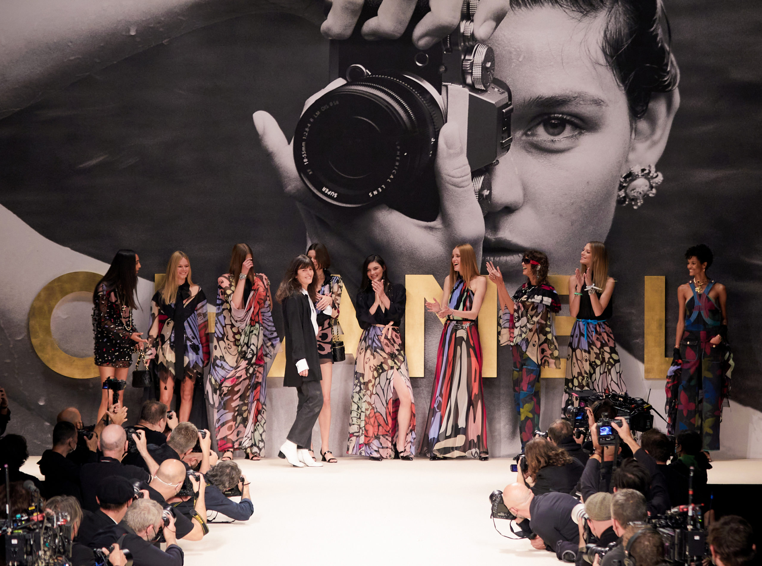 Chanel Haute Couture Thu Đông 2022  Xem trọn BST  Harpers Bazaar