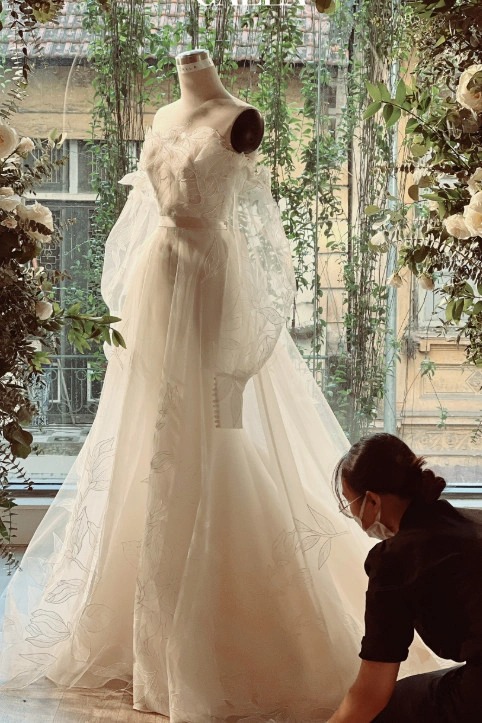 Váy cưới mang đậm chất vương giả của Elie Saab